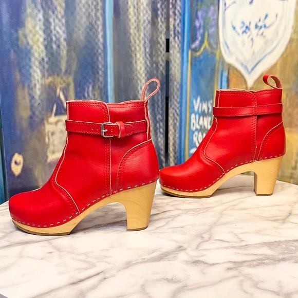 Swedish Hasbeens Jodhpur Clog Boots Leather Wooden Buckle Rare Cherry Red 36 GUC - Picture 1 of 10
